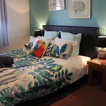 Queen Of The Murchison Guest House & Cafe Cue Exteriör bild