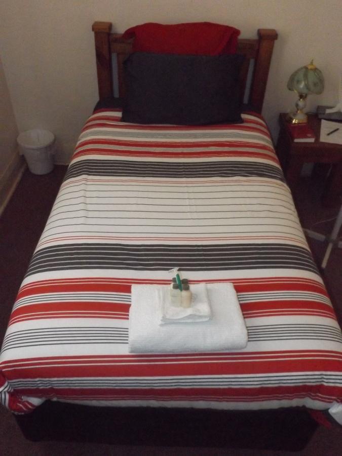 Queen Of The Murchison Guest House & Cafe Cue Exteriör bild
