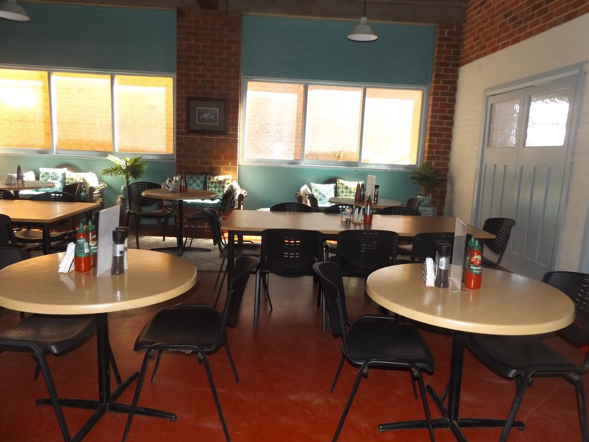 Queen Of The Murchison Guest House & Cafe Cue Exteriör bild